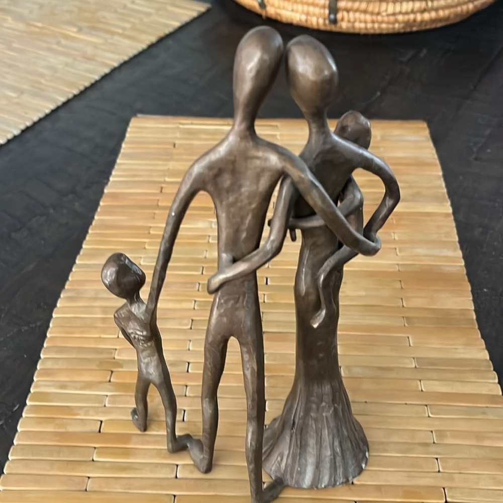 Zylstran Handmade Figurine/Sculpture by Red Barrel Studio - Family of 4 - Picture 2 of 7